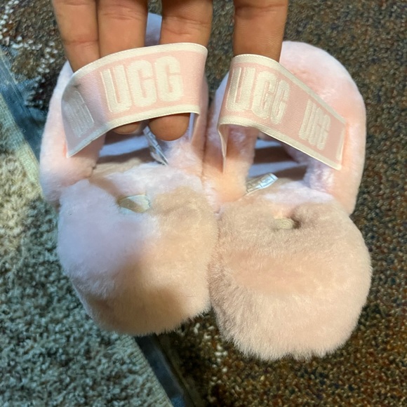 Womens UGG slippers - Picture 2 of 3